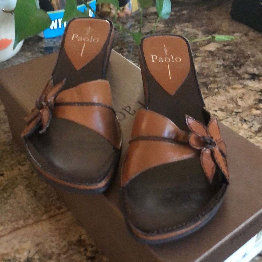 N in the box—Linea Paolo leather sandals.